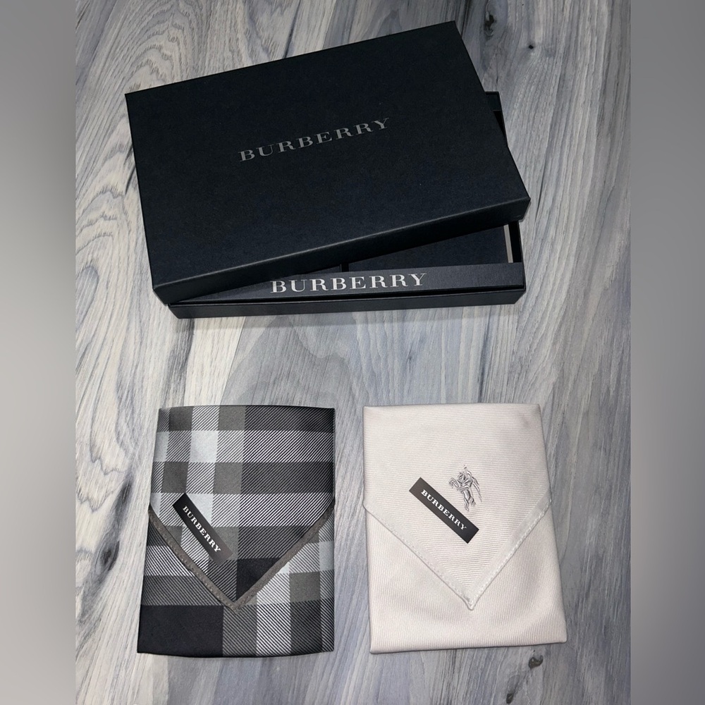 Burberry Monochrome Check & White Cotton Handkerchief Set of 2 - New in Box - Picture 5 of 11